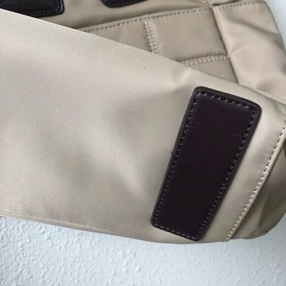 NWT Tommy Hilfiger Tan Quilted Medium Shoulder Bag - Picture 6 of 8